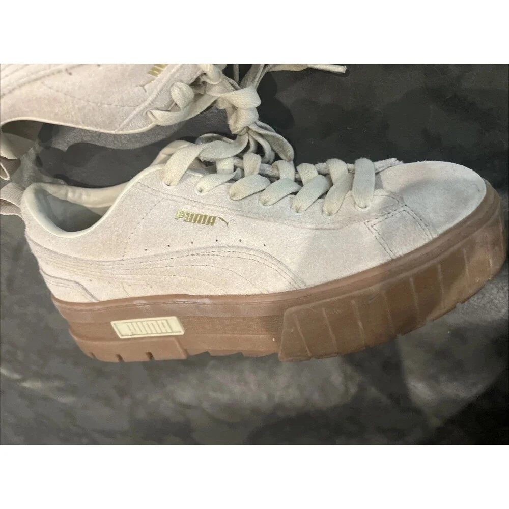 Puma Suede Platform sneakers Beige Sz 9.5 Y2K Fashion Athletic Cozy neutral